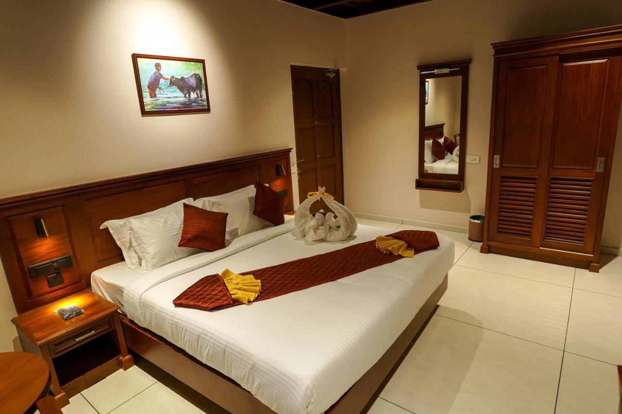 Hotel Heritage Plaza Kottayam Esterno foto