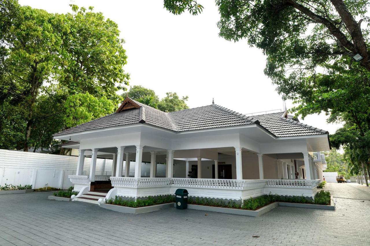 Hotel Heritage Plaza Kottayam Esterno foto