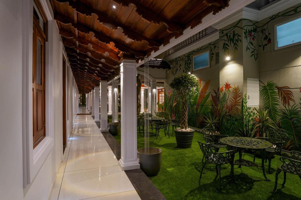 Hotel Heritage Plaza Kottayam Esterno foto