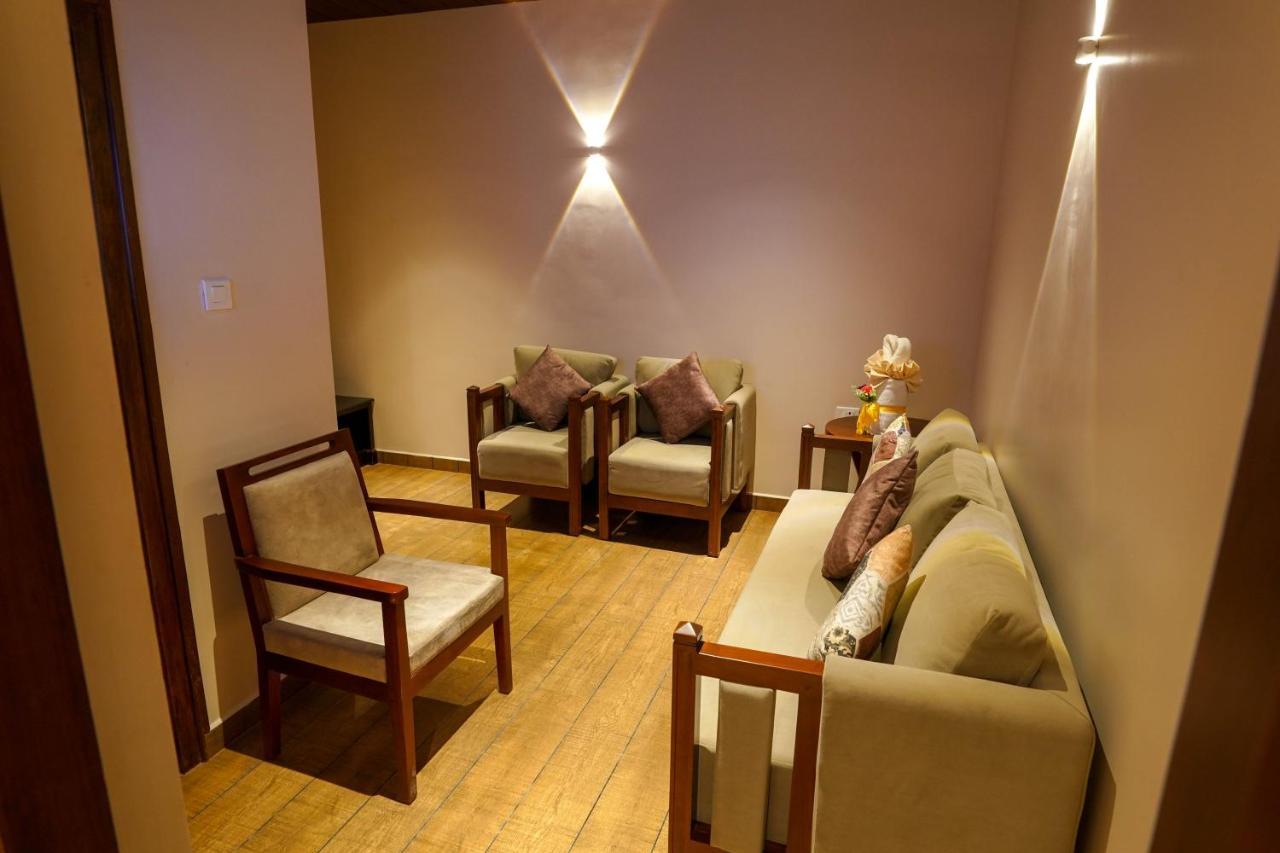 Hotel Heritage Plaza Kottayam Esterno foto