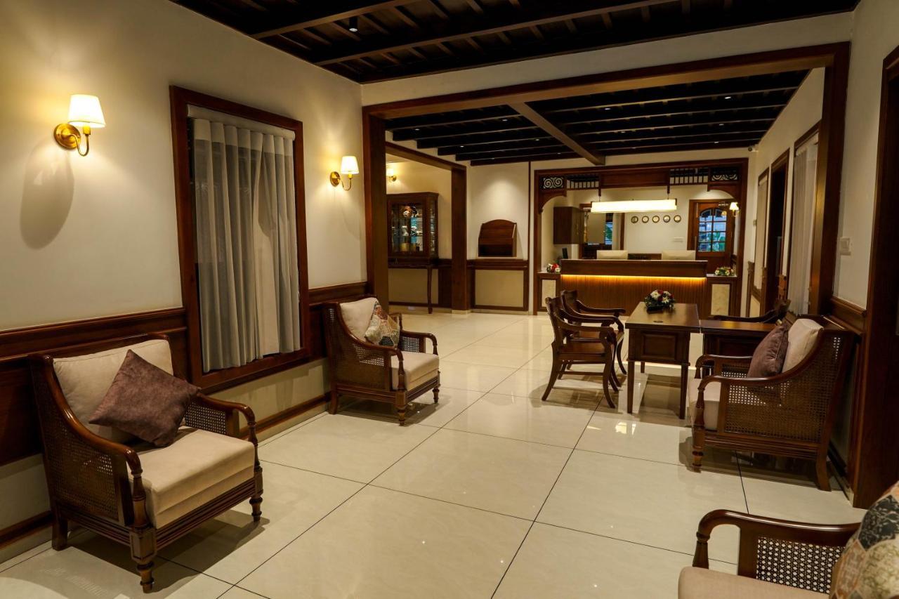 Hotel Heritage Plaza Kottayam Esterno foto