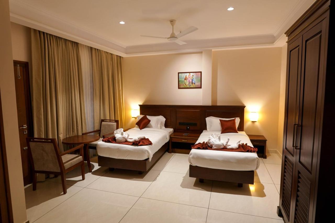 Hotel Heritage Plaza Kottayam Esterno foto