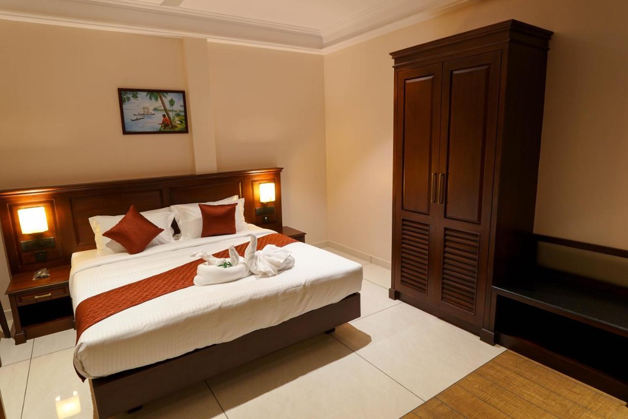Hotel Heritage Plaza Kottayam Esterno foto